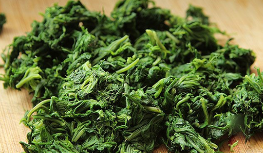 Loại rau mọc dại ở Việt Nam, nước ngoài ví là "báu vật trời ban"