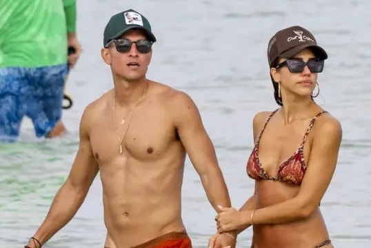 Jessica Alba mặn nồng bên người tình kém 11 tuổi ngay sau ly hôn