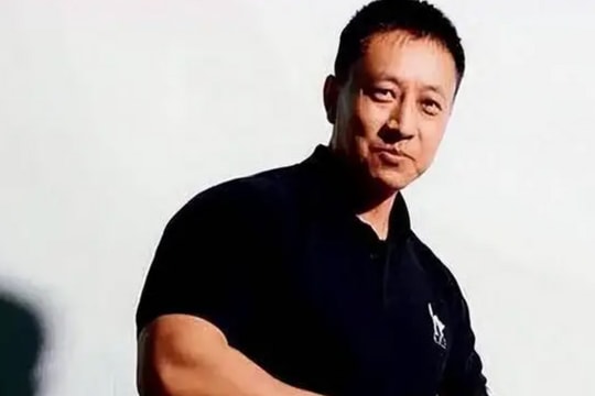 Cao thủ Trung Quốc làm vệ sĩ của tỷ phú, dùng đũa xuyên thủng tấm thép