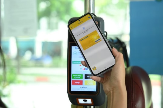 Giao dịch online ‘bùng nổ’, ngân hàng giảm đáng kể chi phí duy trì máy móc