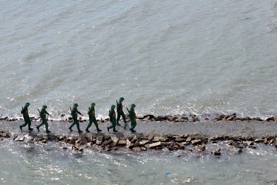 Người lính quân hàm xanh: Điểm tựa tin cậy của ngư dân giữa trùng khơi