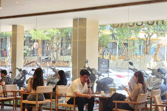 Xuyên Tết không phụ thu, nhiều quán cà phê TP Hồ Chí Minh hút khách