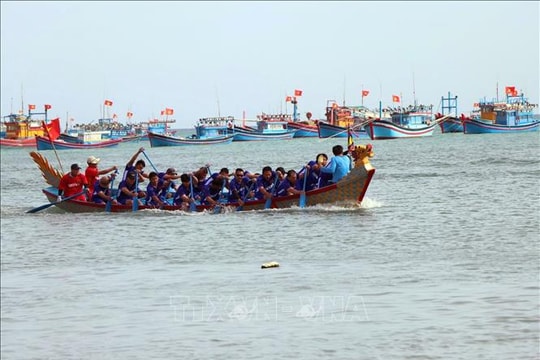 Lễ hội đua thuyền rồng truyền thống vùng biển Cà Ná