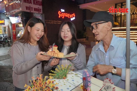 Người giúp lan tỏa vẻ đẹp Việt Nam qua những tấm thiệp 3D thủ công
