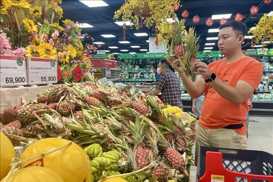 Thị trường hàng hoá ngày mùng 3 Tết: Nguồn cung dồi dào, giá cả ổn định