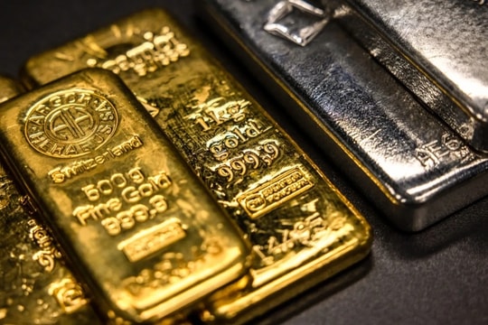 Giá vàng vẫn thủng mốc 5.000 USD/ounce