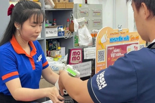 Người trẻ bám trụ lại thành phố làm việc xuyên Tết