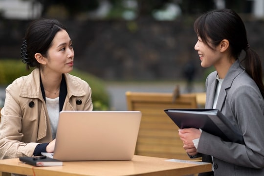 Cạnh tranh gay gắt năm 2026, doanh nghiệp Việt tăng lương để giữ nhân lực