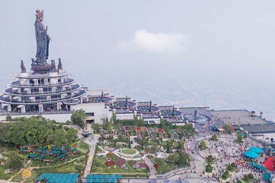 Hàng nghìn du khách đổ về Hội xuân núi Bà Đen