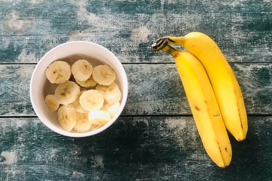 Nên ăn gì trước khi uống rượu?