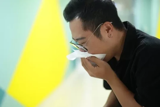 Uống nhiều rượu bia có gây ho mạn tính?