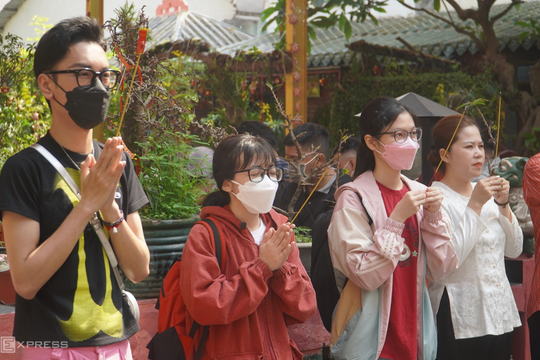 'Sát thủ' thầm lặng từ việc thắp hương, đốt vàng mã sai cách