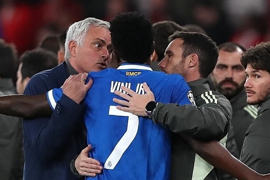 Mourinho bị coi là 'đạo đức giả' khi chỉ trích Vinicius