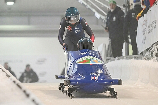 VĐV nhắm mắt vì sợ khi thi đấu ở Olympic mùa Đông