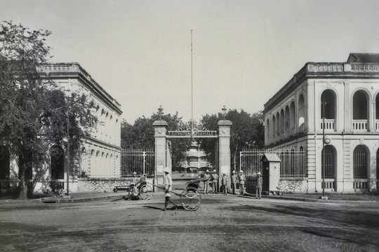 Vết tích cổng thành hơn 150 năm gần cầu Ba Son