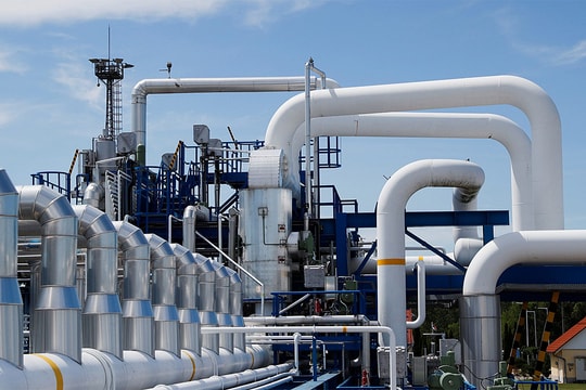 Hungary dọa cắt điện, khí đốt sang Ukraine