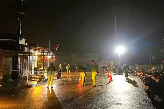 Ném mìn ám hại gia đình anh vợ khiến 10 người bị thương