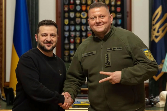 Cựu tổng tư lệnh Ukraine lần đầu hé lộ về rạn nứt với ông Zelensky