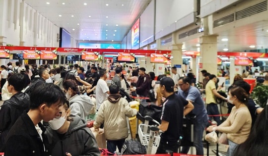 Mùng 3 Tết, vé máy bay từ Hà Nội và TPHCM vẫn thấp