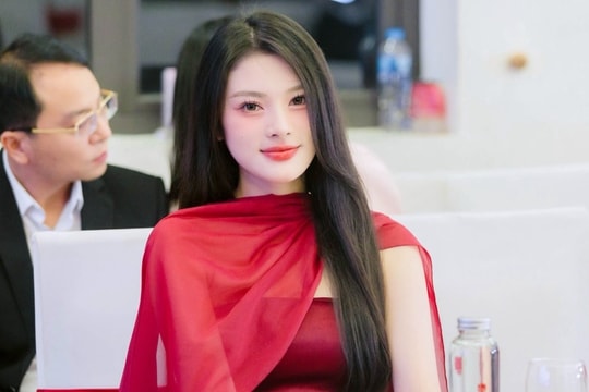 Nhan sắc hoa khôi vướng tin hẹn hò Thanh Sơn