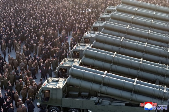 Cận cảnh hệ thống phóng rocket đa nòng cỡ lớn 600mm mới của Triều Tiên