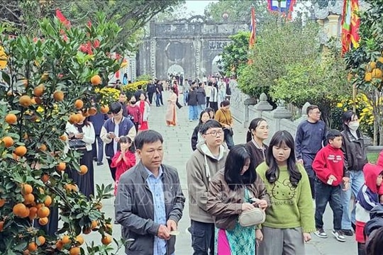 Côn Sơn - Kiếp Bạc đón hơn 16,5 vạn lượt khách những ngày đầu năm mới