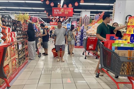 Thị trường hàng hóa mùng 4 Tết: Kênh phân phối đồng loạt mở cửa