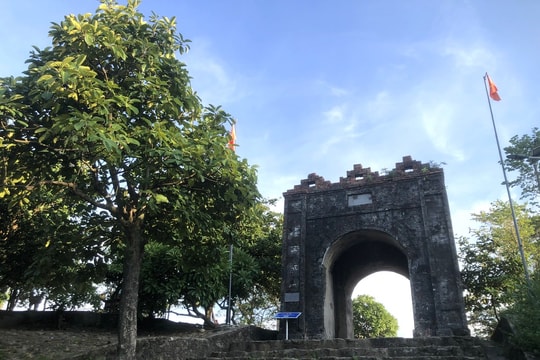 Khám phá ‘Cổng trời - Hoành Sơn Quan’ trên đỉnh Đèo Ngang