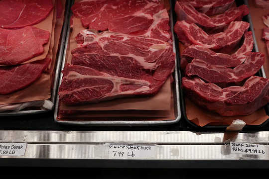 Hạn chế ăn thịt bò, bỏ xe xăng giúp giảm khí thải thế nào?