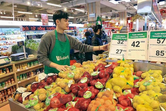 Hoa tươi, thực phẩm mùng 4 Tết tăng giá nhẹ