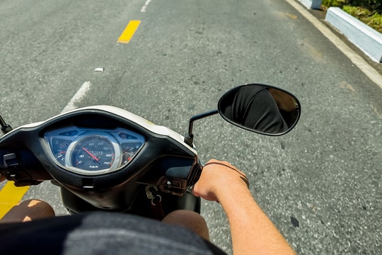 Ngồi yên xe nóng có ảnh hưởng tinh binh?