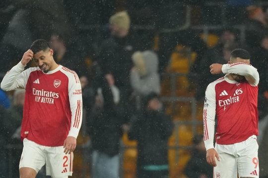 Wolves mỉa mai Arsenal câu giờ rồi rơi điểm