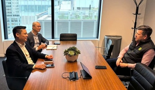 Nasdaq phát thông điệp chúc mừng 50 năm thống nhất Việt Nam hướng ra Quảng trường Thời đại