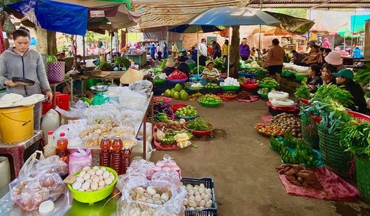 Độc đáo chợ “đồng” giữa phố núi Gia Lai