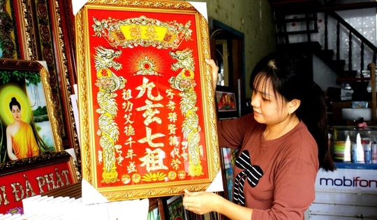 Giữ hồn tranh kiếng Bà Vệ giữa nhịp sống hiện đại