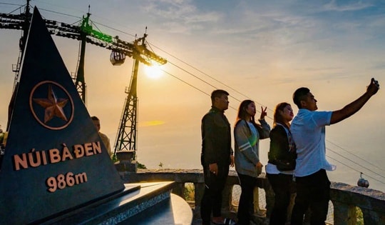 Núi Bà Đen đón lượng khách "khủng" trong 6 ngày Tết