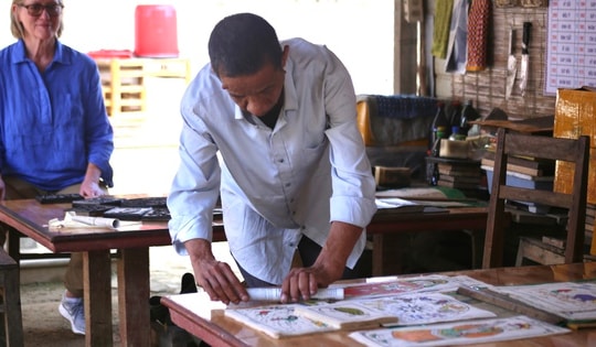 Khám phá tranh dân gian làng Sình xứ Huế