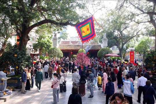 Con số ấn tượng: 1,34 triệu lượt khách 'xông đất' Thủ đô dịp Tết Bính Ngọ