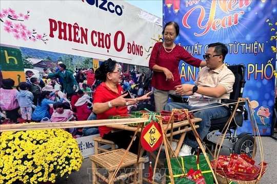 Bản hòa ca sẻ chia: Xuân ấm áp, Tết nghĩa tình