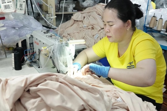 Doanh nghiệp cải thiện đãi ngộ để kéo công nhân trở lại sau Tết