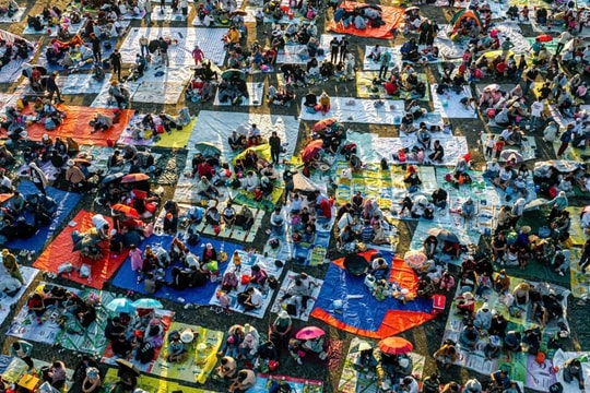 Biển người đổ về núi Bà Đen dịp Tết, Tây Ninh bội thu