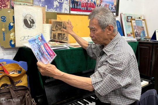 Lớp học nhạc trong bóng tối của vị giáo sư 85 tuổi