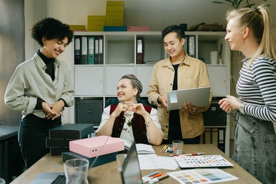 Vì sao cần có 'tình yêu công sở'?