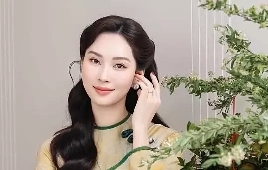 Phong cách diện Tết của hoa hậu Đặng Thu Thảo