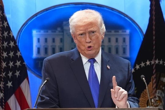 Ông Trump: Sẽ áp thêm 10% thuế nhập khẩu sau phán quyết của Tòa Tối cao