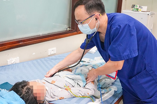 Ba trẻ bất ngờ viêm cơ tim tối cấp phải can thiệp ECMO