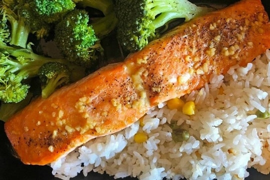 Ăn theo thứ tự 'rau, thịt, cơm' giúp ổn định đường huyết, giữ dáng