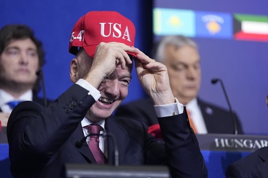 Ủy ban Olympic Quốc tế điều tra Chủ tịch FIFA