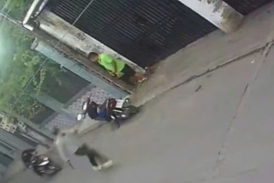 Tưới xăng đốt đối tác do mâu thuẫn chung vốn làm ăn