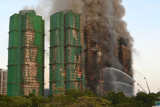 Hong Kong chi 870 triệu USD mua lại 7 tòa chung cư bị cháy